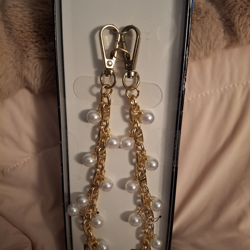 Elegant Gold and Pearl Chain Strap